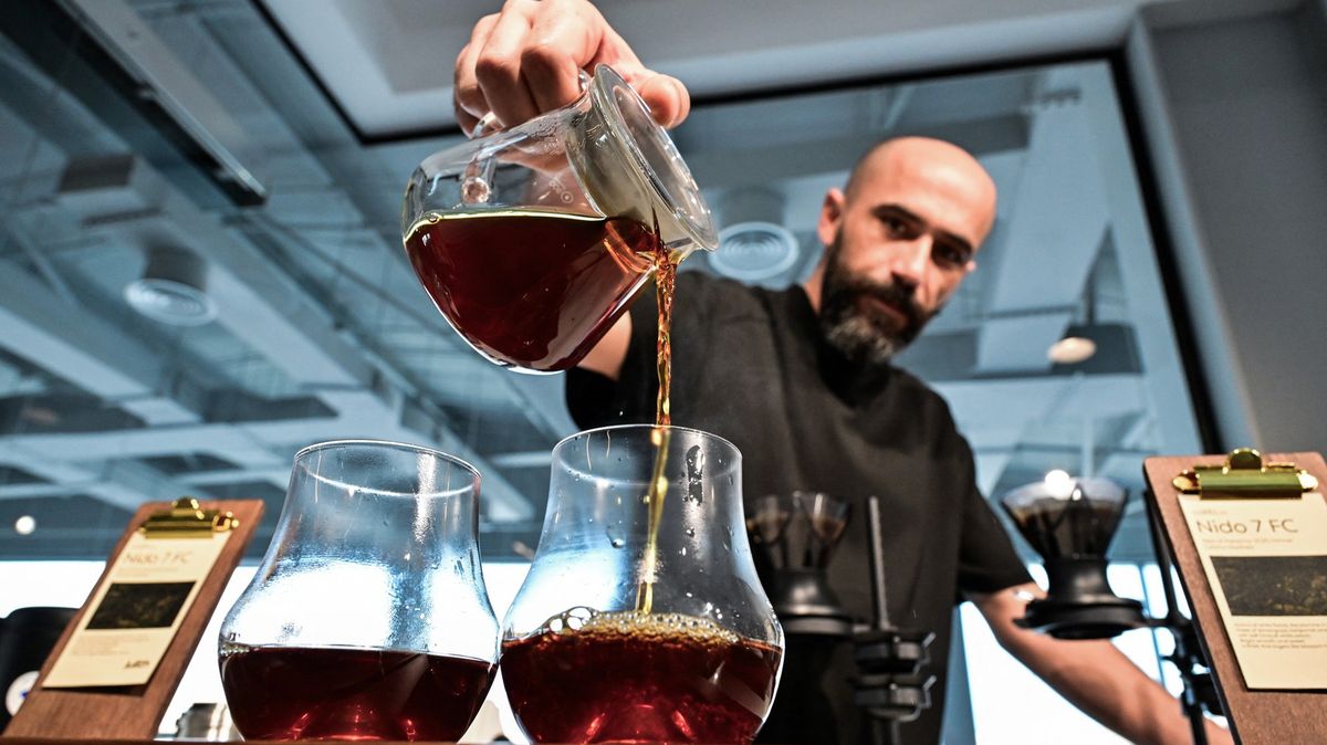 Více než 20 tisíc za šálek. V Dubaji začali prodávat nejdražší kávu na světě